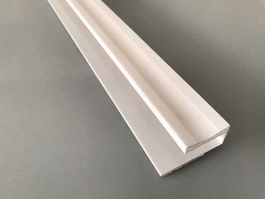 Accessori in PVC per l'installazione di pannelli in PVC Profilo a U in PVC bianco Lucido Stampa Estrusa Canale a U in plastica Protezione UV impermeabile