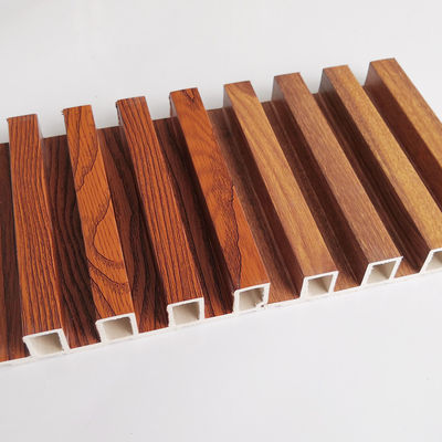 Pannello murale dogato in WPC con venatura del legno cavo OEM, colore marmo, rivestimento interno