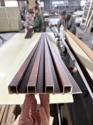 Dispositivi per la costruzione di pareti a sfondo con spessore di 23 mm