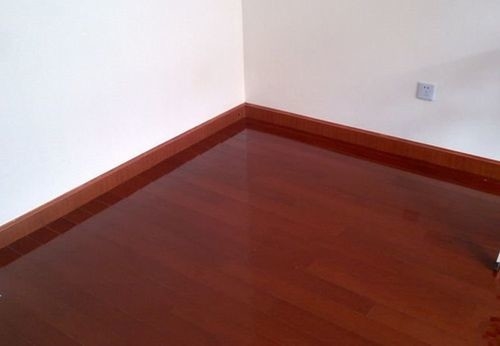 Antigraffi e flessibile PVC di colore legno per la protezione low-maintenance