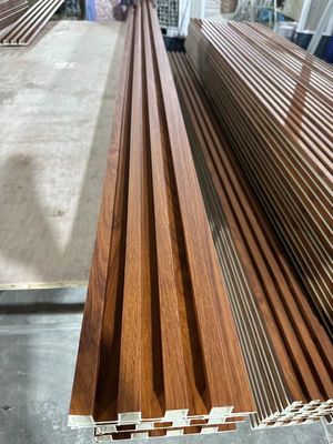 Pannelli acustici a doghe in PVC OEM Pannello decorativo WPC per pareti e soffitti