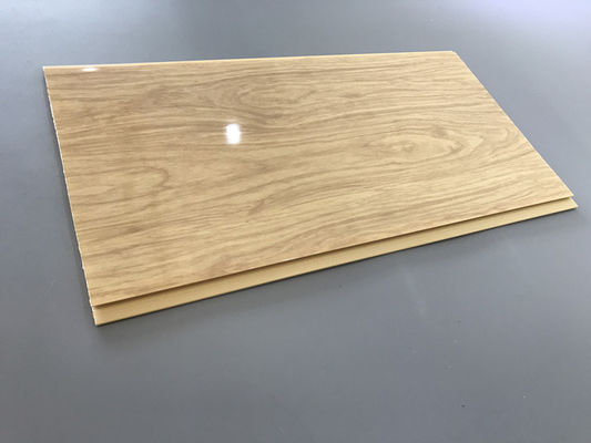 7Spessore.5 mm Pannelli in legno in PVC resistenti alla corrosione per soffitti / pareti Rivestimenti di soffitto in PVC giallo