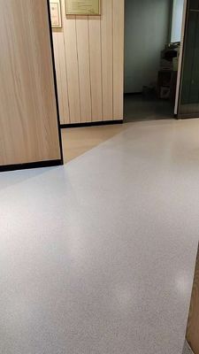 Pavimenti industriali epossidici a basso costo Pavimenti di sabbia color resina epossidica brillante a basso costo Vernici per pavimenti autolivello per giardini e ospedali