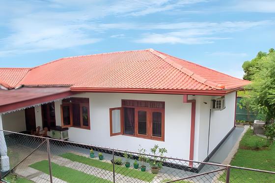 1050 mm di larghezza Tetti ondulati in plastica ASA Piastrelle di tetto in PVC Tetti di tetto in UPVC UV resistenti