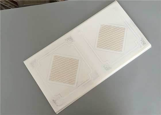 Il soffitto di timbratura caldo del PVC si imbarca sulle mattonelle decorative 300×9 millimetro del soffitto del PVC